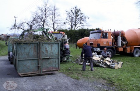 Kácení u hřbitova v Tylovicích duben 2012 023